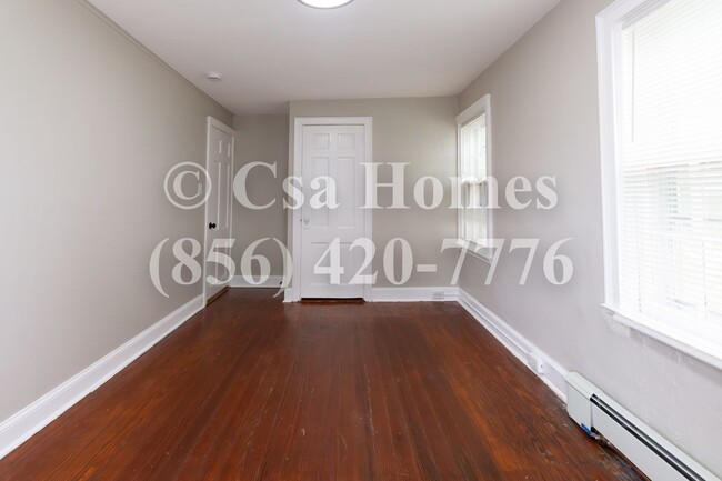 Building Photo - Newly Renovated 3 Bed, 1.5 Bath in Fairview!