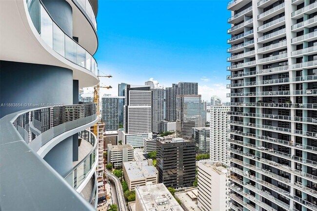 Building Photo - 1000 Brickell Plaza