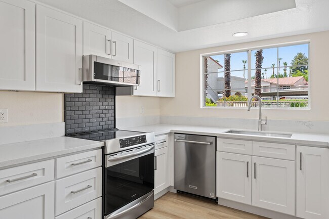 Building Photo - 505 S Farrell Dr
