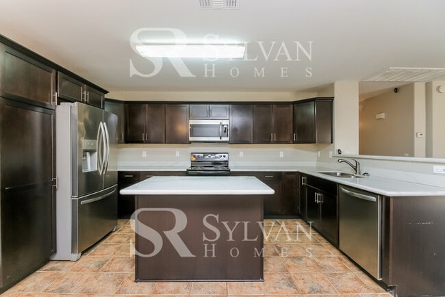 Building Photo - This charming home is waiting for you!