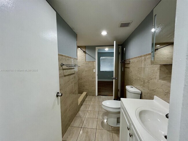 Building Photo - 4010 SW 112th Ave