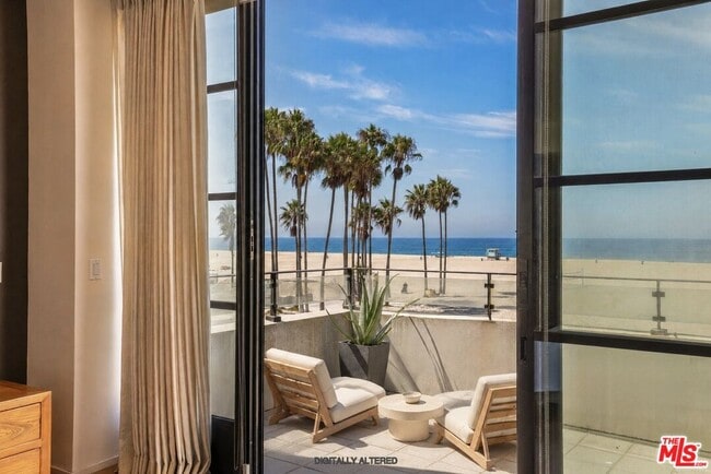 Building Photo - 115 Ocean Front Walk