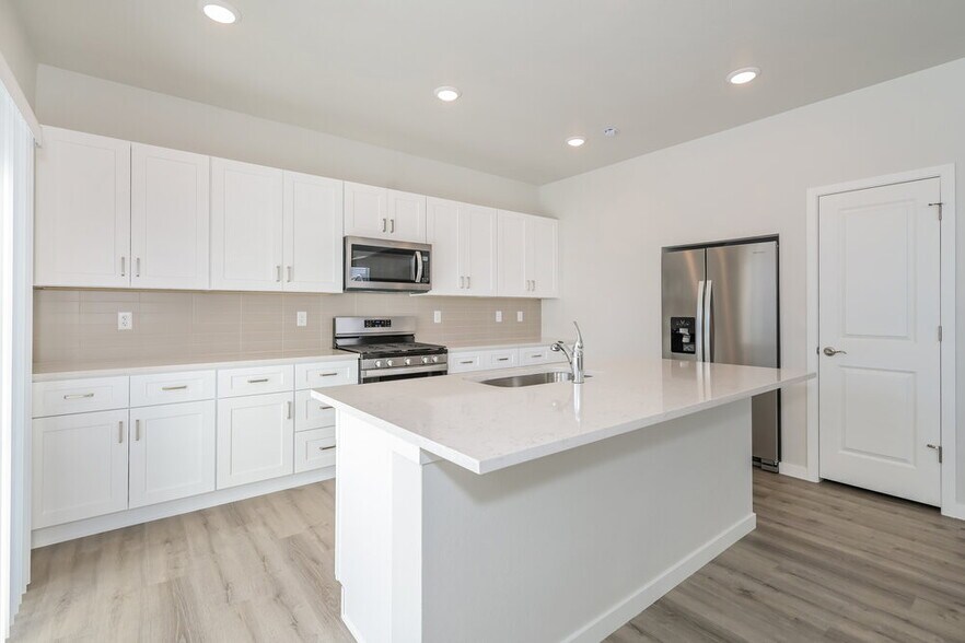 Building Photo - 2146 Flower Blossom Ave