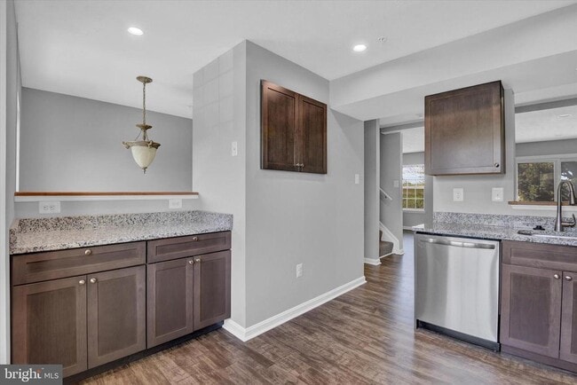 Building Photo - 658 Boxwood Dr