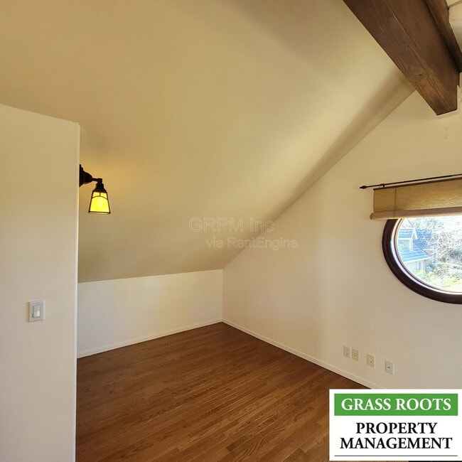 Building Photo - 22912 Montclaire Ct