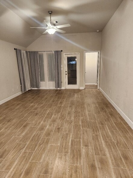 living room new tile - 5022 Brewcastle Ln