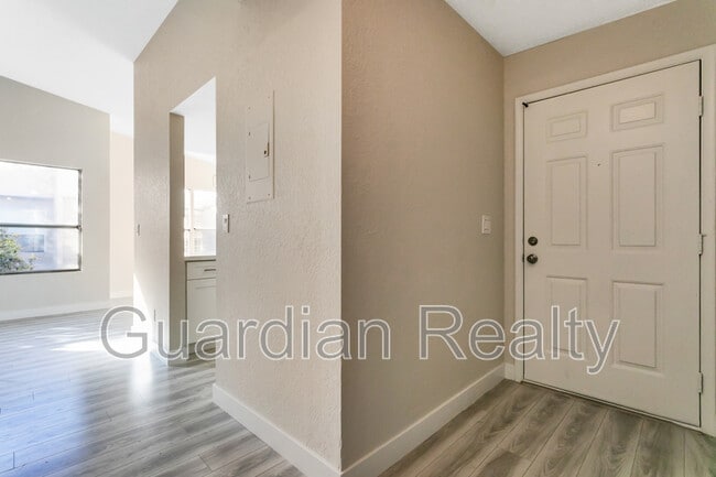 Building Photo - 6250 W Flamingo Rd