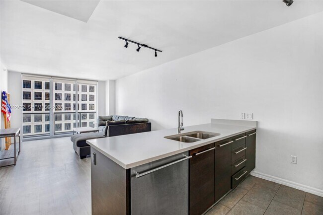 Building Photo - 500 Brickell Ave