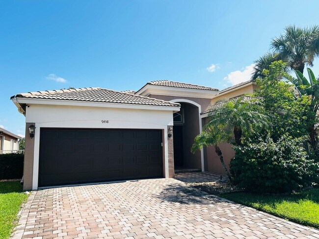 Building Photo - 7458 Via Luria