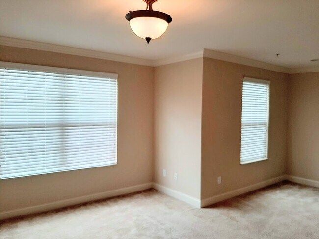 Building Photo - 105 Ambassador Private Cir