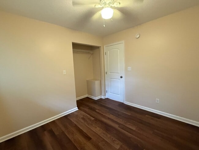 Building Photo - 3 Bedrooms, 1.5 Baths, Ranch in North Roan...