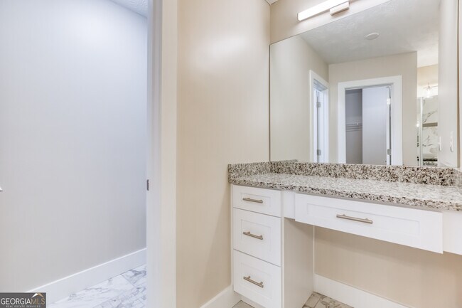 Building Photo - 4085 Fawn Valley Dr