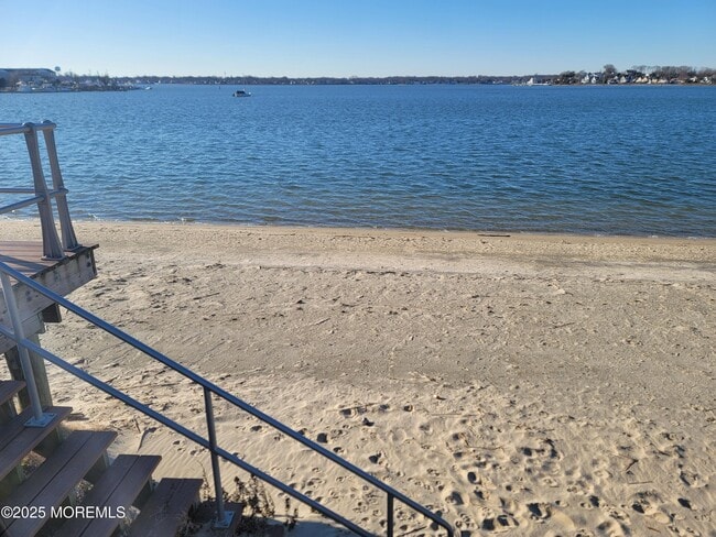 Building Photo - 19 Oak Terrace