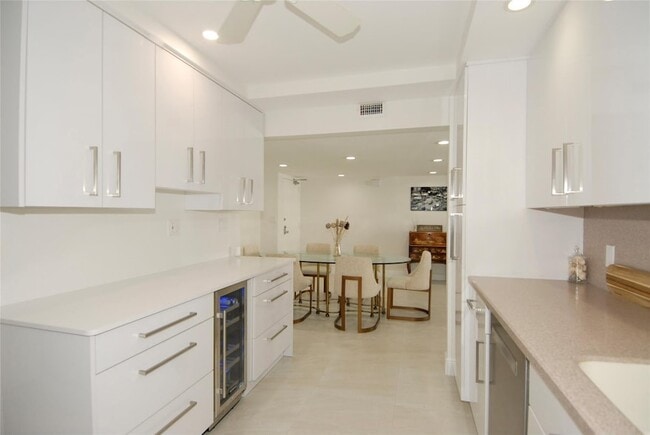 Building Photo - 3900 Galt Ocean Dr