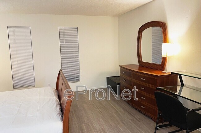 Building Photo - 4650 Koval Ln