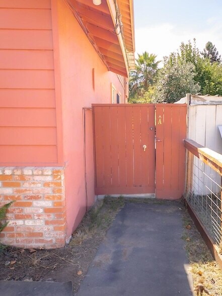 Building Photo - 944 Clover Dr