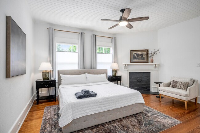 Building Photo - 227 Kershaw St NE