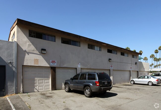 Building Photo - 330 E Leatrice Ln