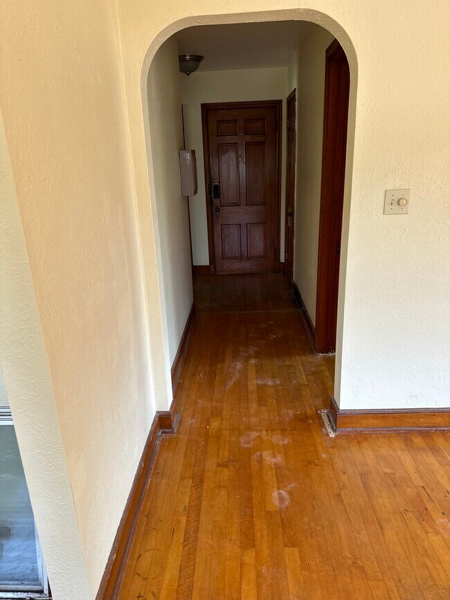 Building Photo - 803 Young St