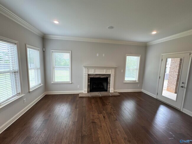 Building Photo - 4323 Flint Dr SE