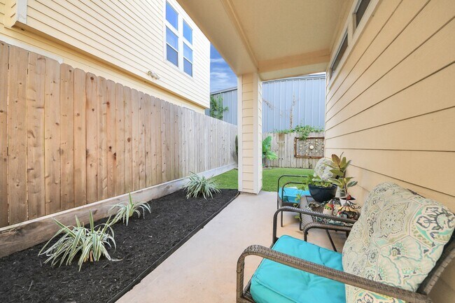 Building Photo - 2416 Bevis St