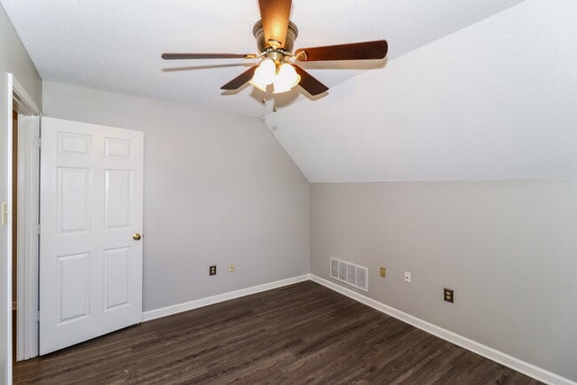 Building Photo - 594 E Ashley Glen Cir