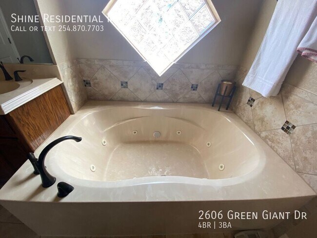 Building Photo - 2606 Green Giant Dr