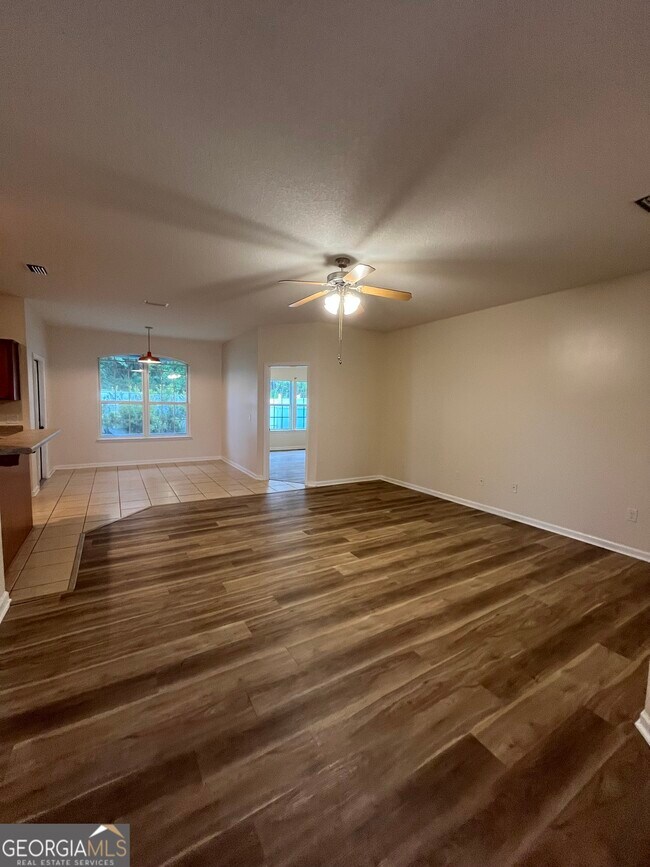 Building Photo - 206 Royal Palms Ave