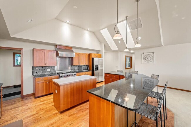 Building Photo - 7755 Cully Ln