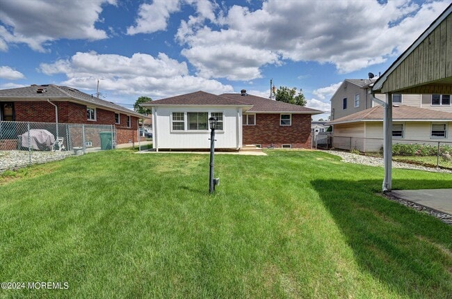 Building Photo - 5 Hilltop Ave