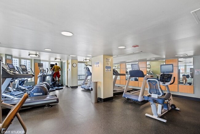 Building Photo - 345 N La Salle Dr