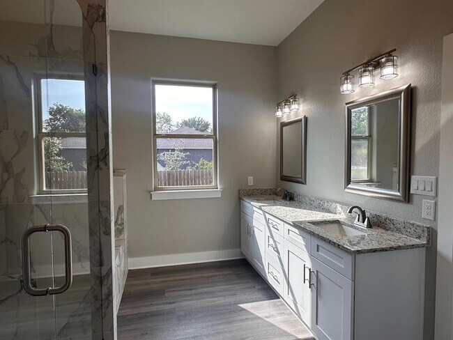 Building Photo - 368 Nene Ln