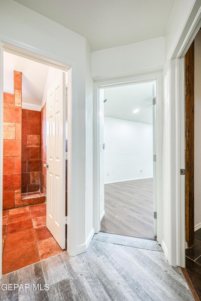 Building Photo - 5733 Saplinas Rd