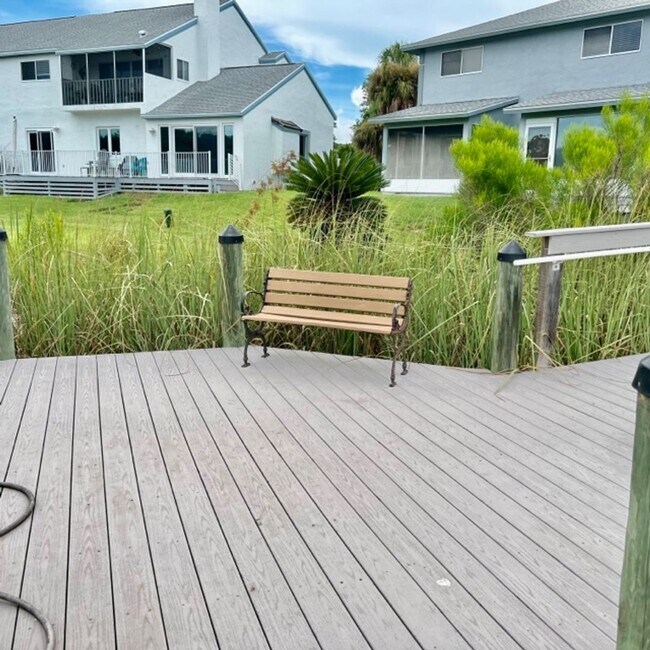 Building Photo - Beautiful Waterfront 2/2 Furnished Condo with community pool!