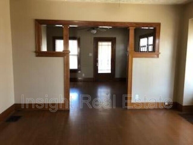 Building Photo - 38 E Maplewood Ave