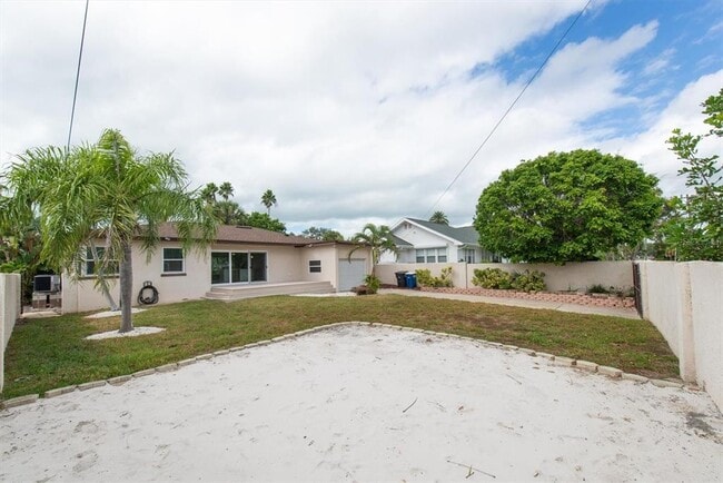 Building Photo - 907 Narcissus Ave