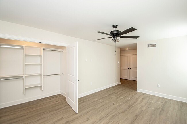 Building Photo - 1 Bed 1.5 Bath Luxury Energy Efficient Tow...