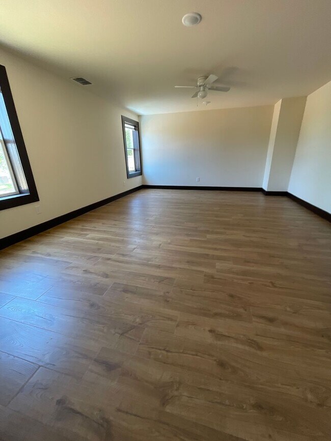 Building Photo - County Living in a Modern Home