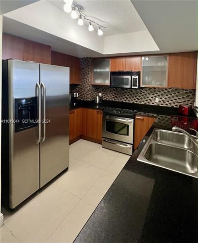 Building Photo - 16699 Collins Ave