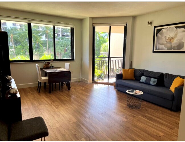 Building Photo - 540 Brickell Key Dr