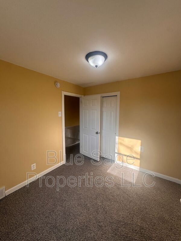 Building Photo - 1024 Broad St