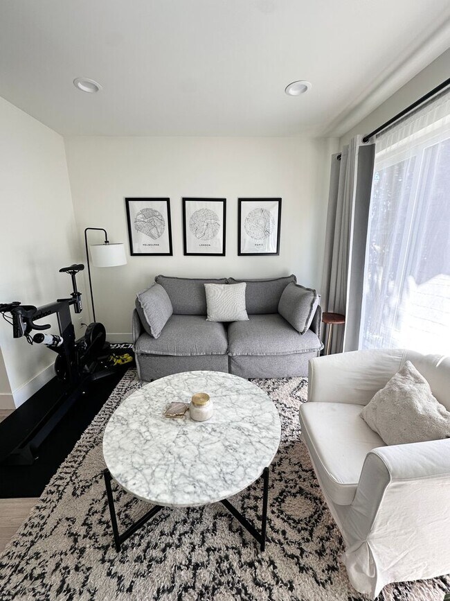 Building Photo - Modern Ballard Townhouse | 3 Beds, 2.5 Bat...