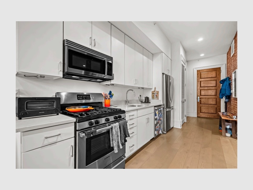 Building Photo - 901 D St NE