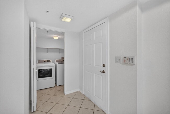 Building Photo - 1801 N Flagler Dr