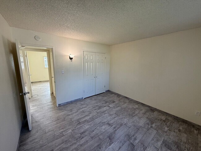 Building Photo - Great Location Near Hwy 41 – 3 Bedroom Home with Big Backyard!