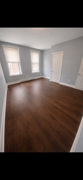 Building Photo - 616 W 6th St