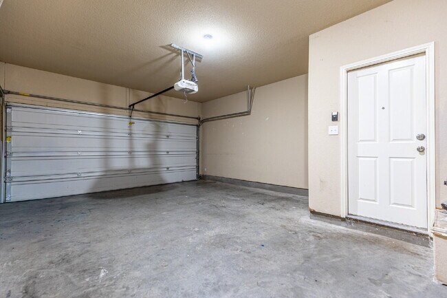 Building Photo - 11716 Channing Dr