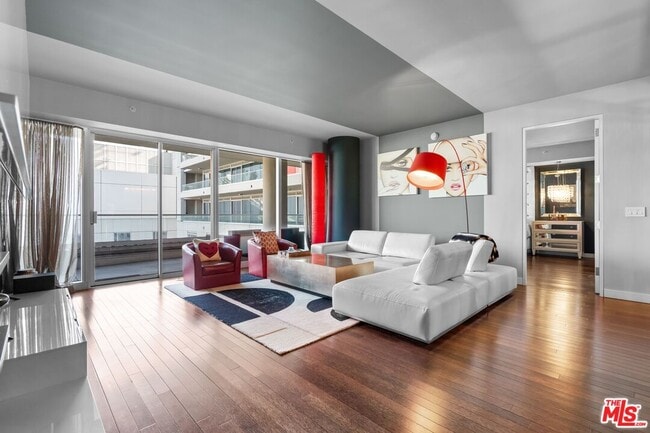 Building Photo - 6250 Hollywood Blvd