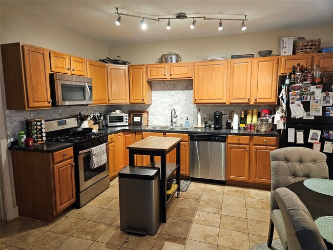 Building Photo - 6509 Corbin St