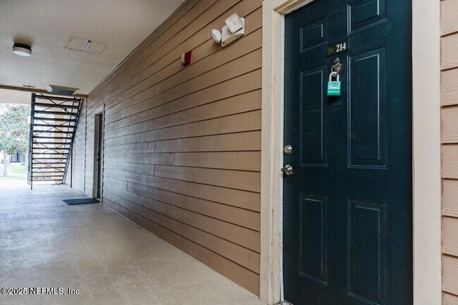 Building Photo - 13810 Sutton Park Dr N